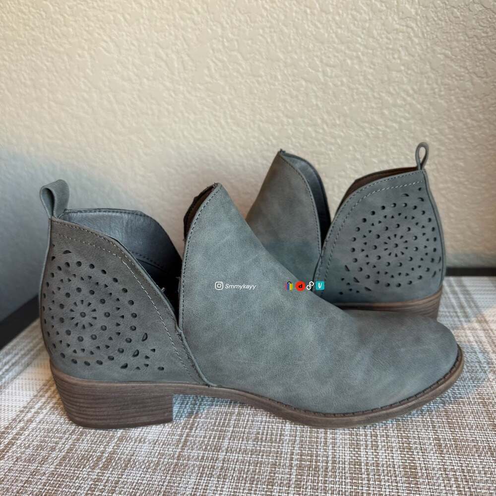 VEPOSE: Grey Collection